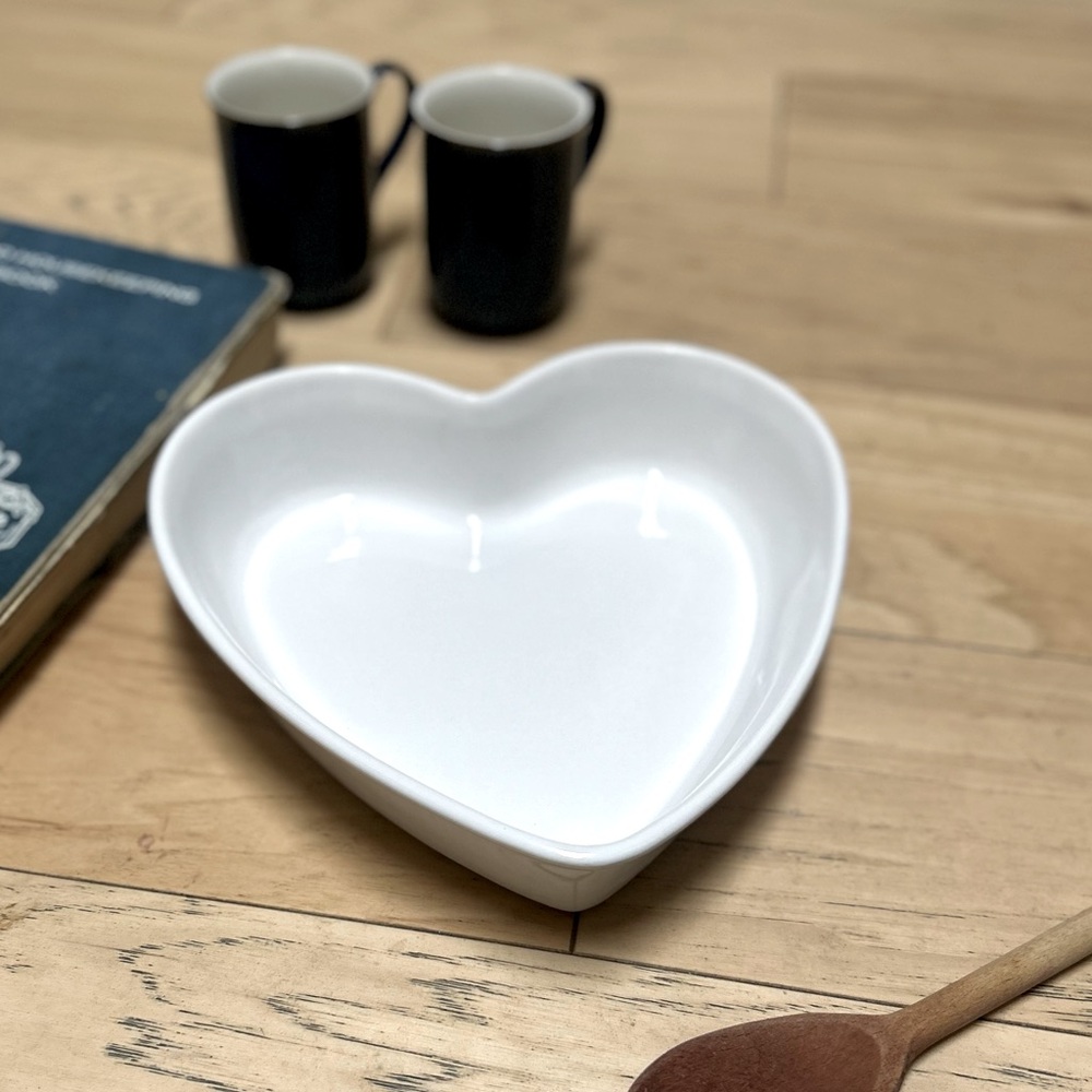 *NEVER USED* Quality Chantal White Ceramic Heart Shaped Baking Dish/Bakeware